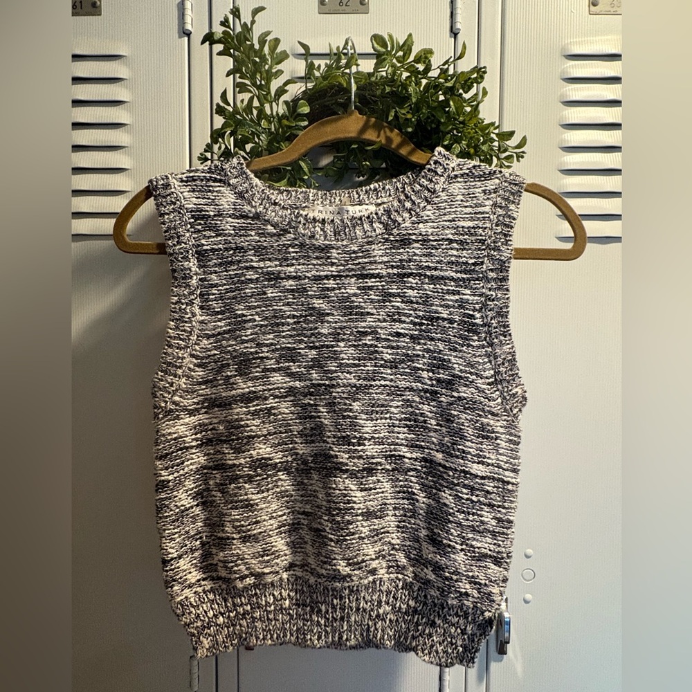 Trina Turk sz M black and white marbled sweater vest sweater tank knit sweater